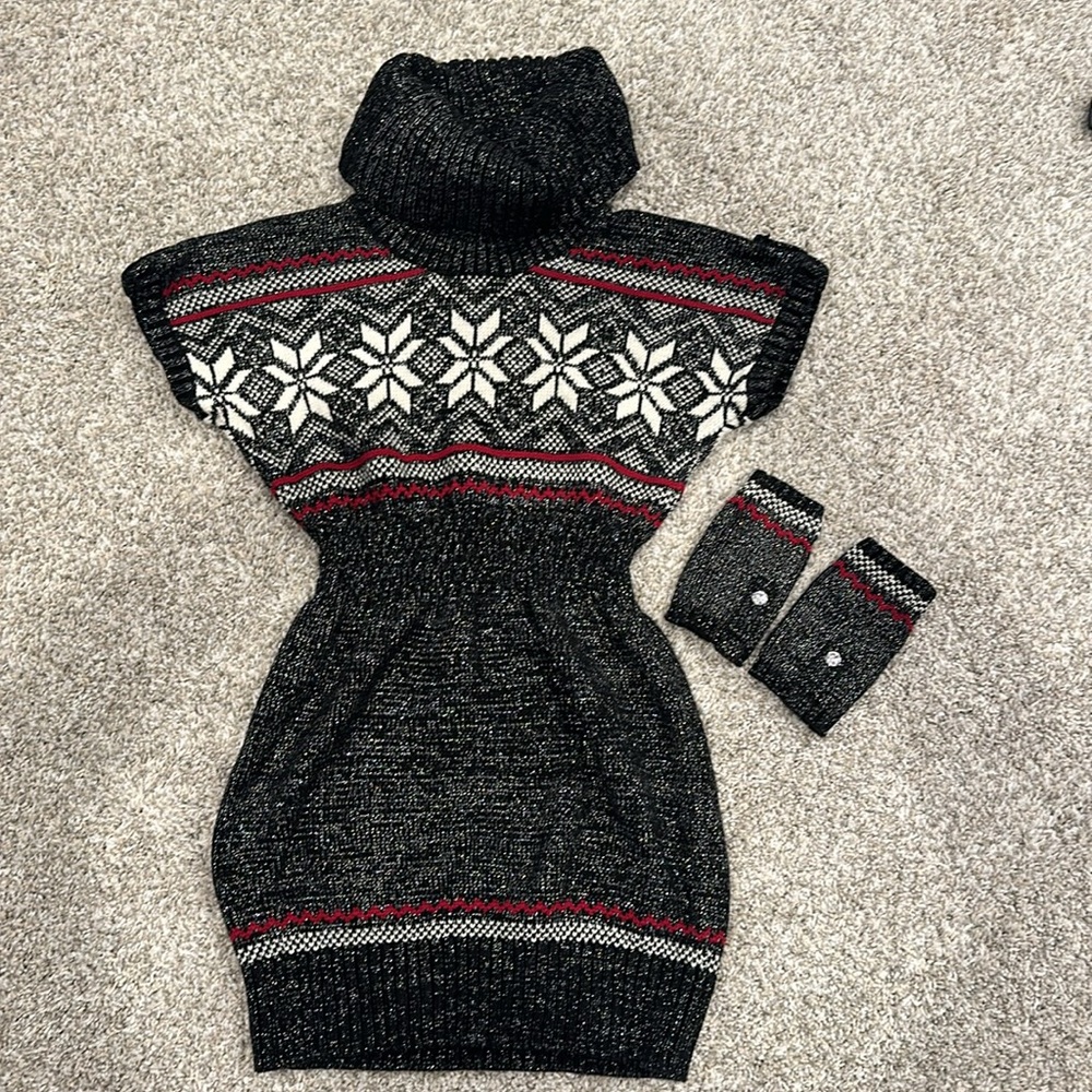 Short-Sleeve Sweater Dress w/ Gloves